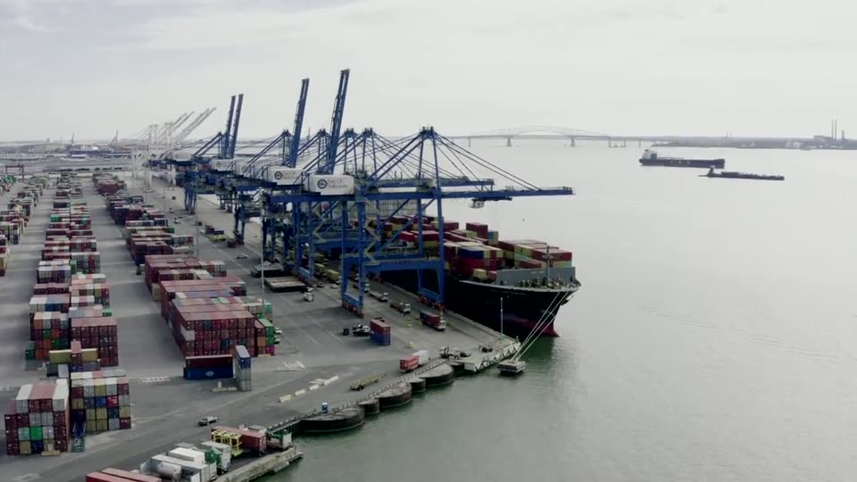 Container terminal and vessel at a port